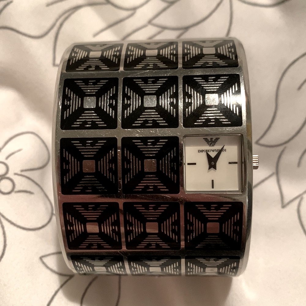 Emporio Armani Wide Cuff Watch
Donna Logo Wide Cuff Watch- Silver Ar-5743 2009